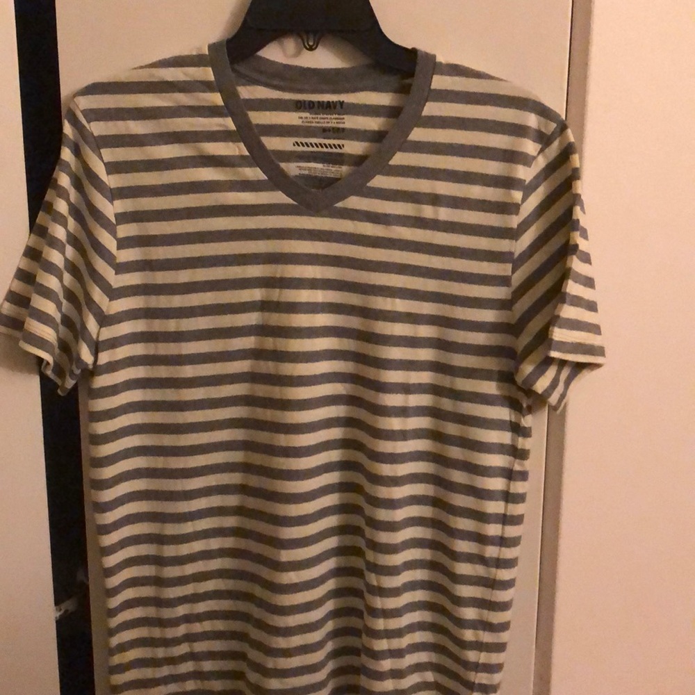 NWOT Old Navy classic striped v-neck t-shirt